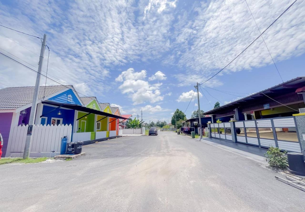 Auranad Tinyhouse Bandar Tanah Merah Wifi Netflix Exteriör bild
