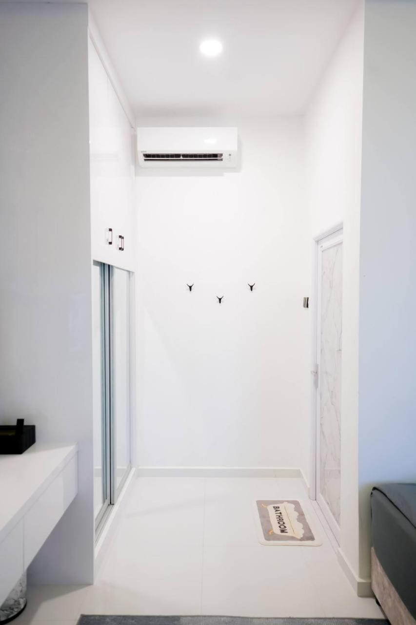 Auranad Tinyhouse Bandar Tanah Merah Wifi Netflix Exteriör bild